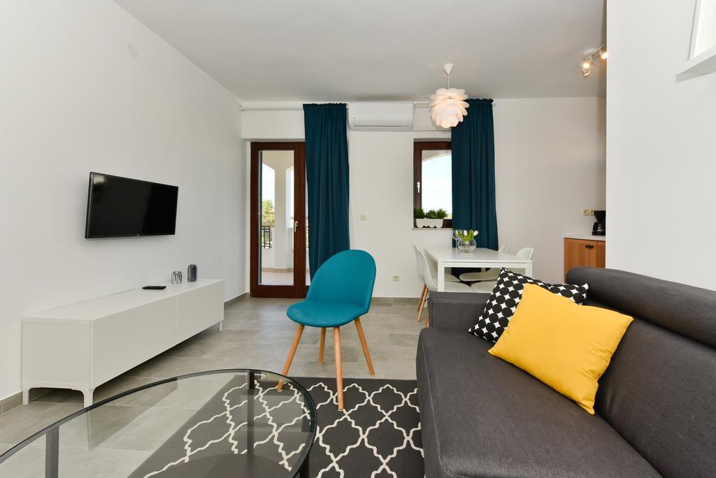 Mediterraneo Garden Apartments Петркане Екстериор снимка