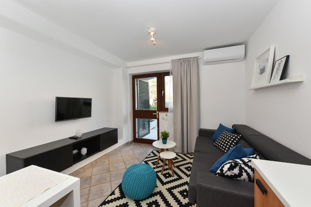 Mediterraneo Garden Apartments Петркане Екстериор снимка